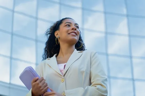 Transform your daily admin: efficiently **receive, process, and send invoices and payments** with Banqup